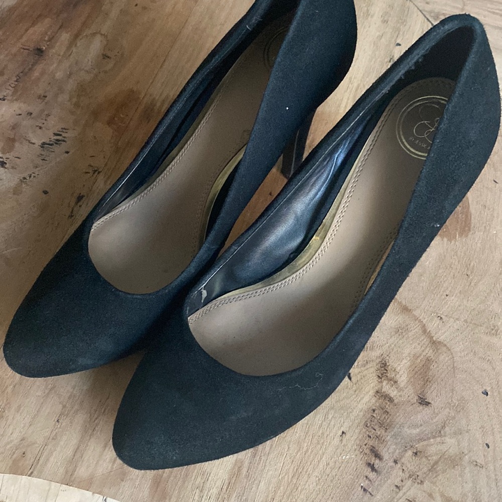 Jessic Simpson black pumps